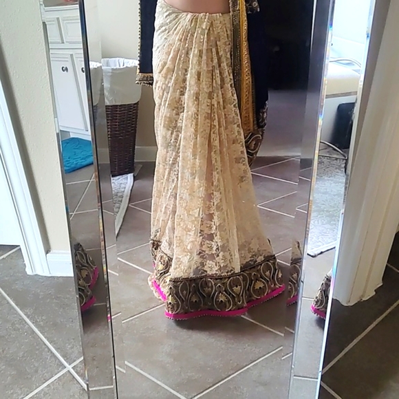 DESIGNER Rose gold & pearl Lace & Velvet embroidered half & half saree W/ Blouse - Picture 16 of 16